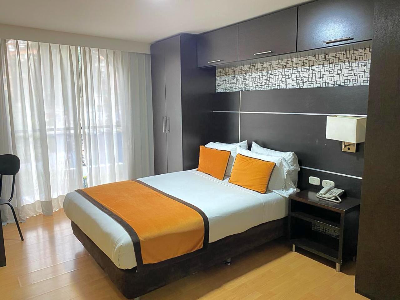 Hotel Silver Javeriana By Hospedium ボゴタ エクステリア 写真